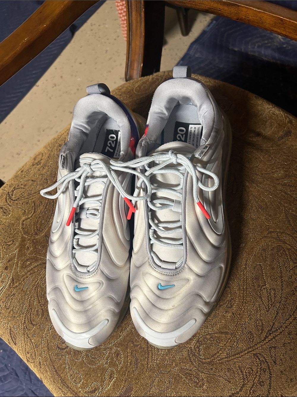Used Nike Air Max 720 Men’s Sneakers - Light Gray with Blue and Red Accents